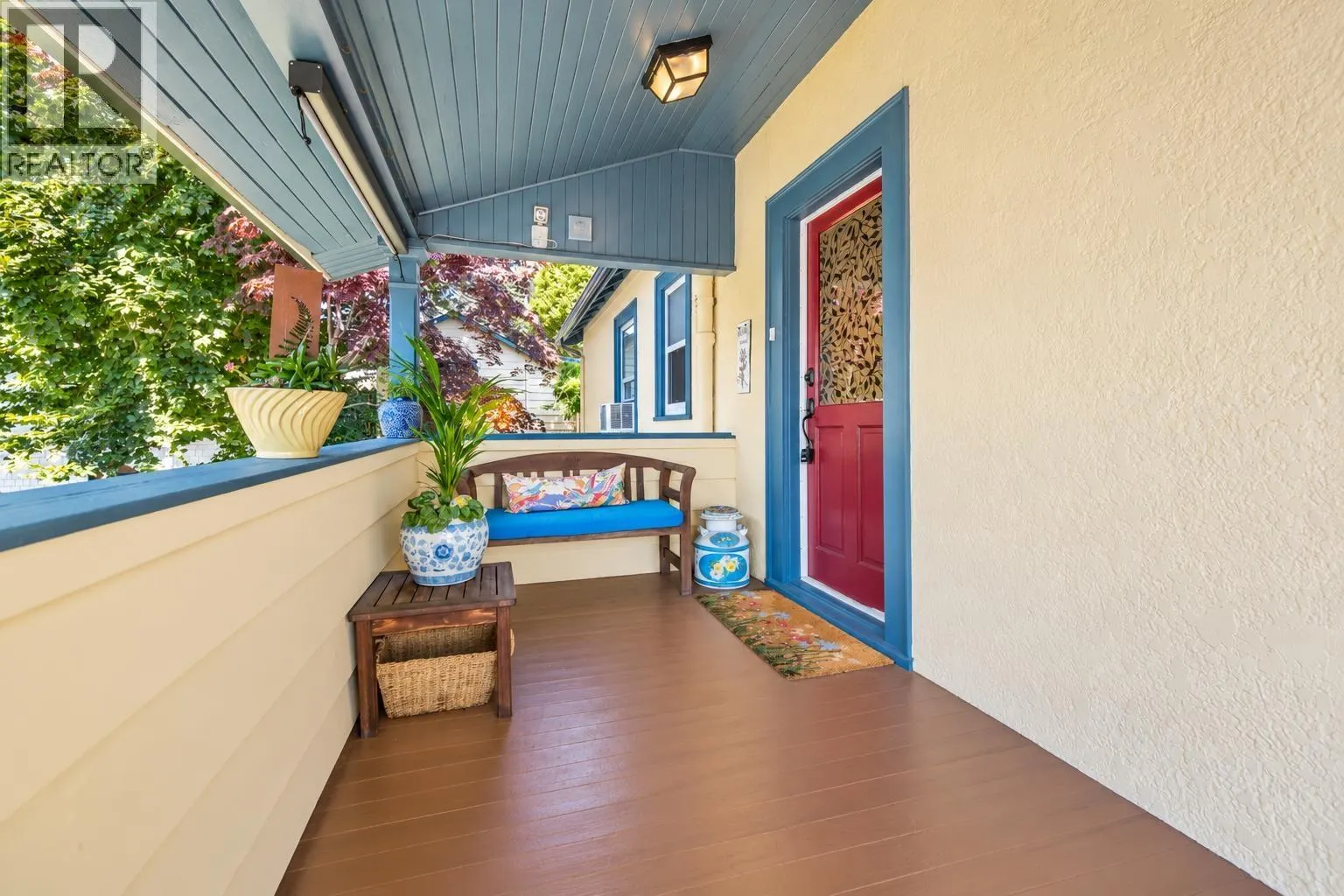 114 W KINGS ROAD