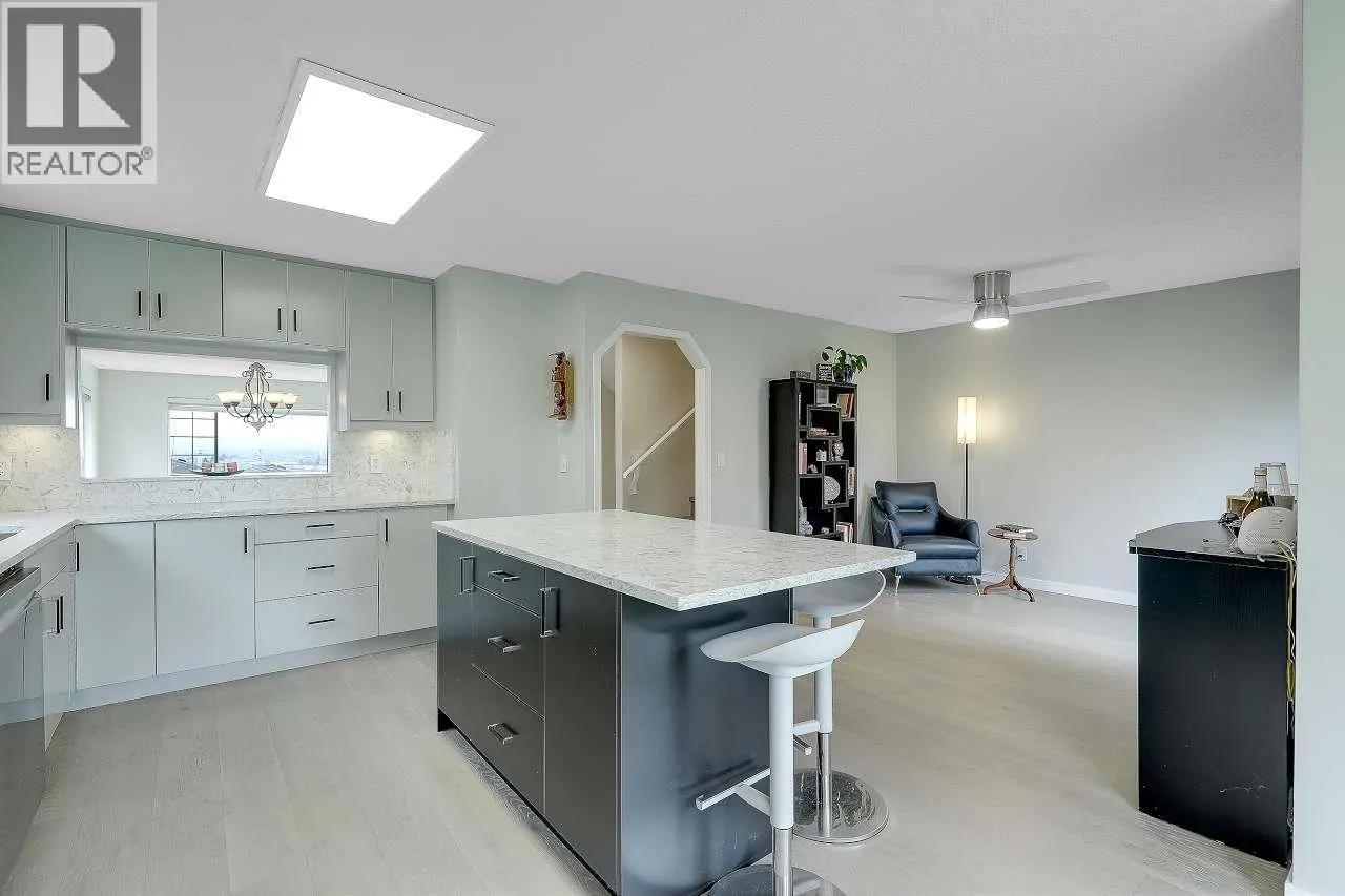 208 1140 CASTLE CRESCENT