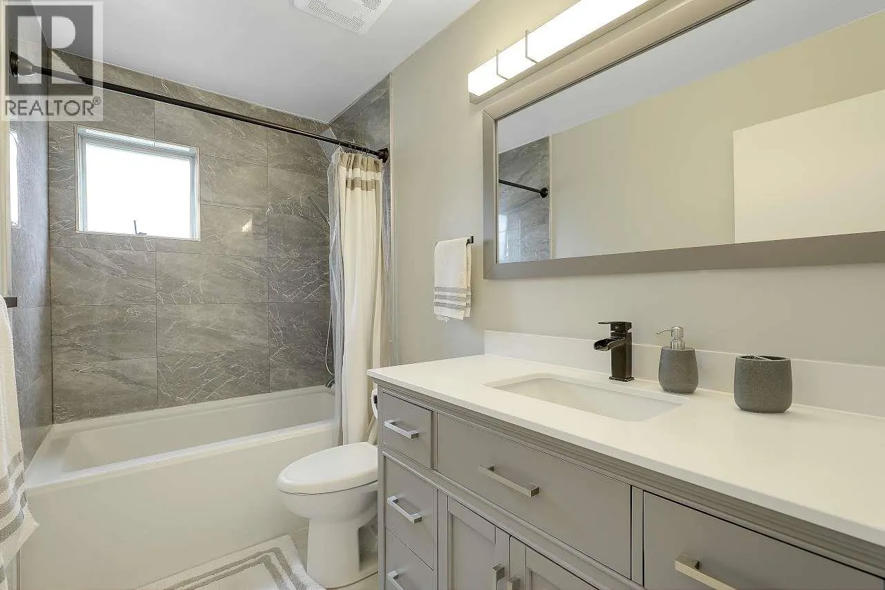 208 1140 CASTLE CRESCENT