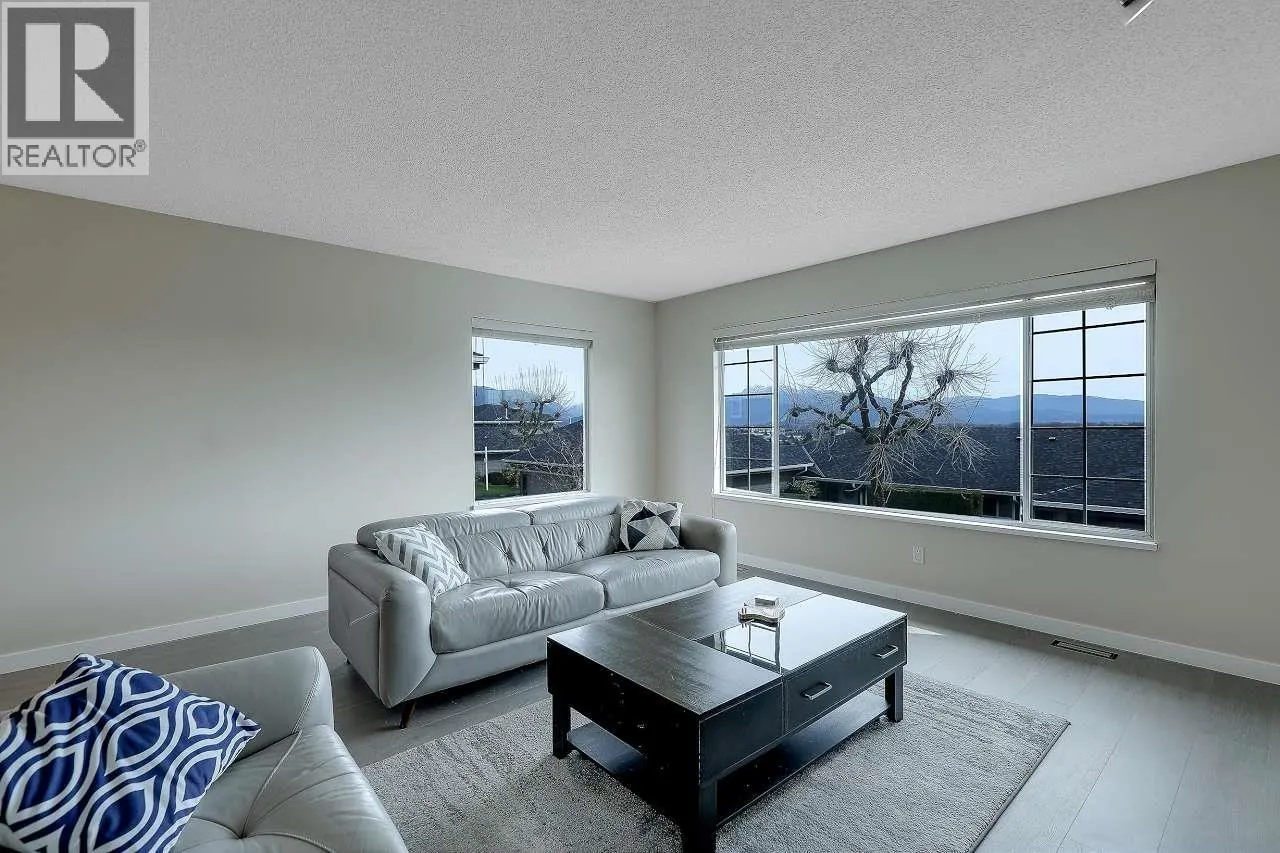 208 1140 CASTLE CRESCENT