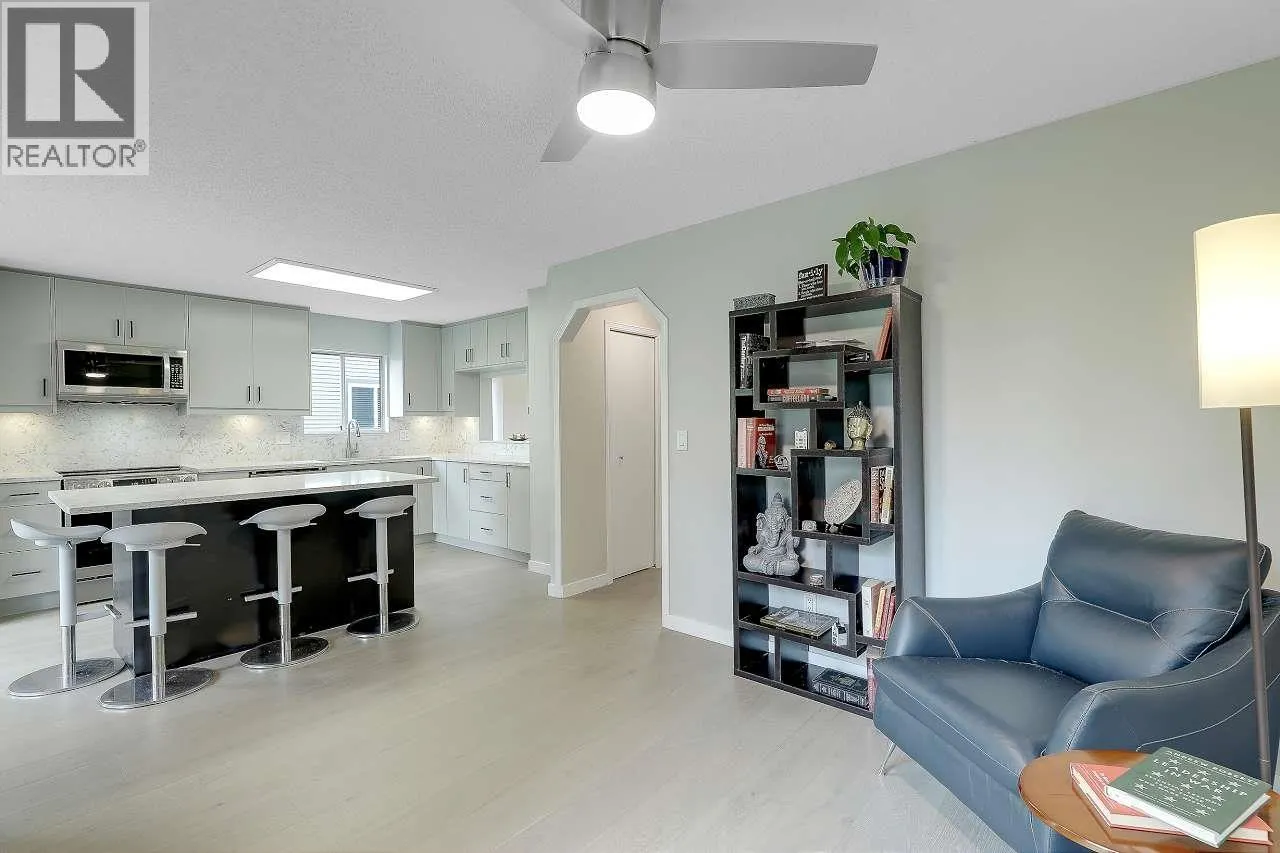 208 1140 CASTLE CRESCENT