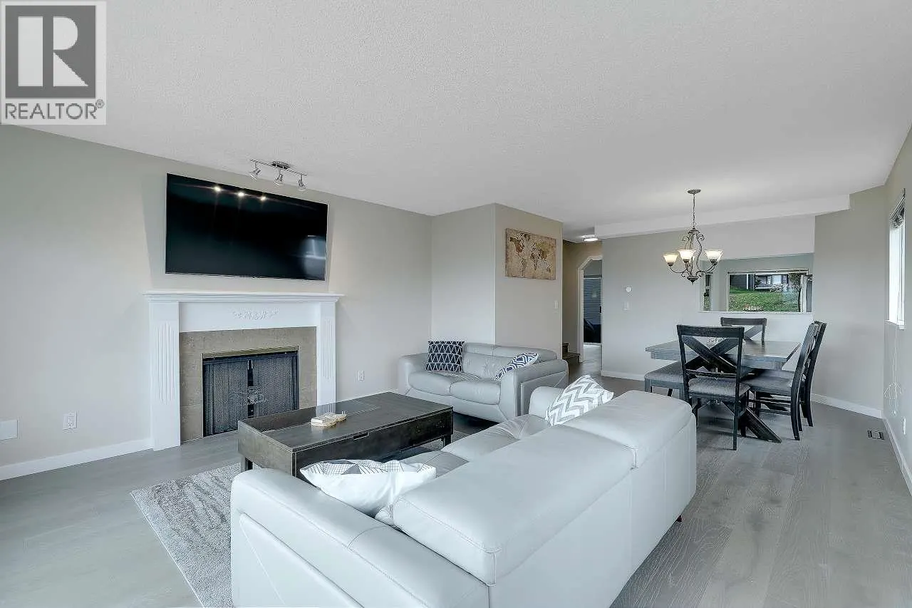 208 1140 CASTLE CRESCENT
