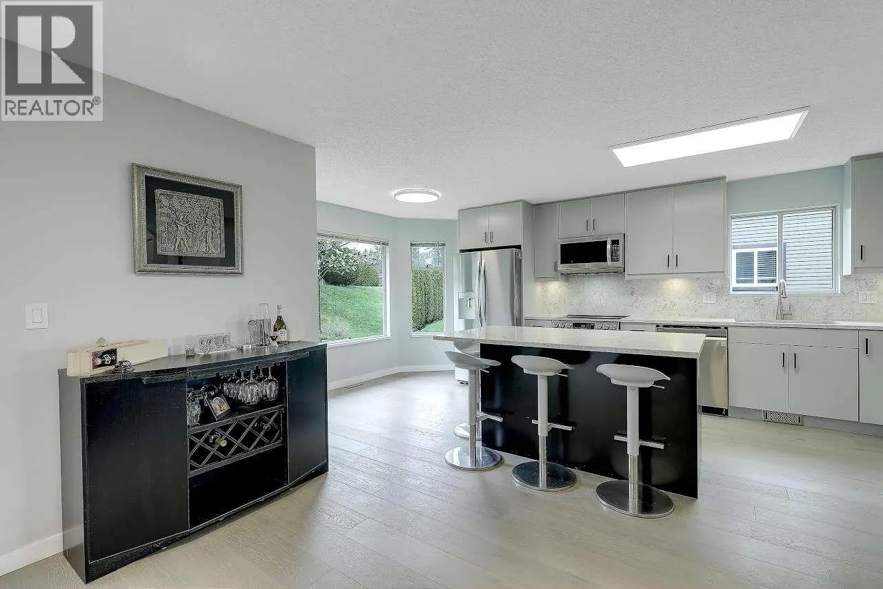 208 1140 CASTLE CRESCENT