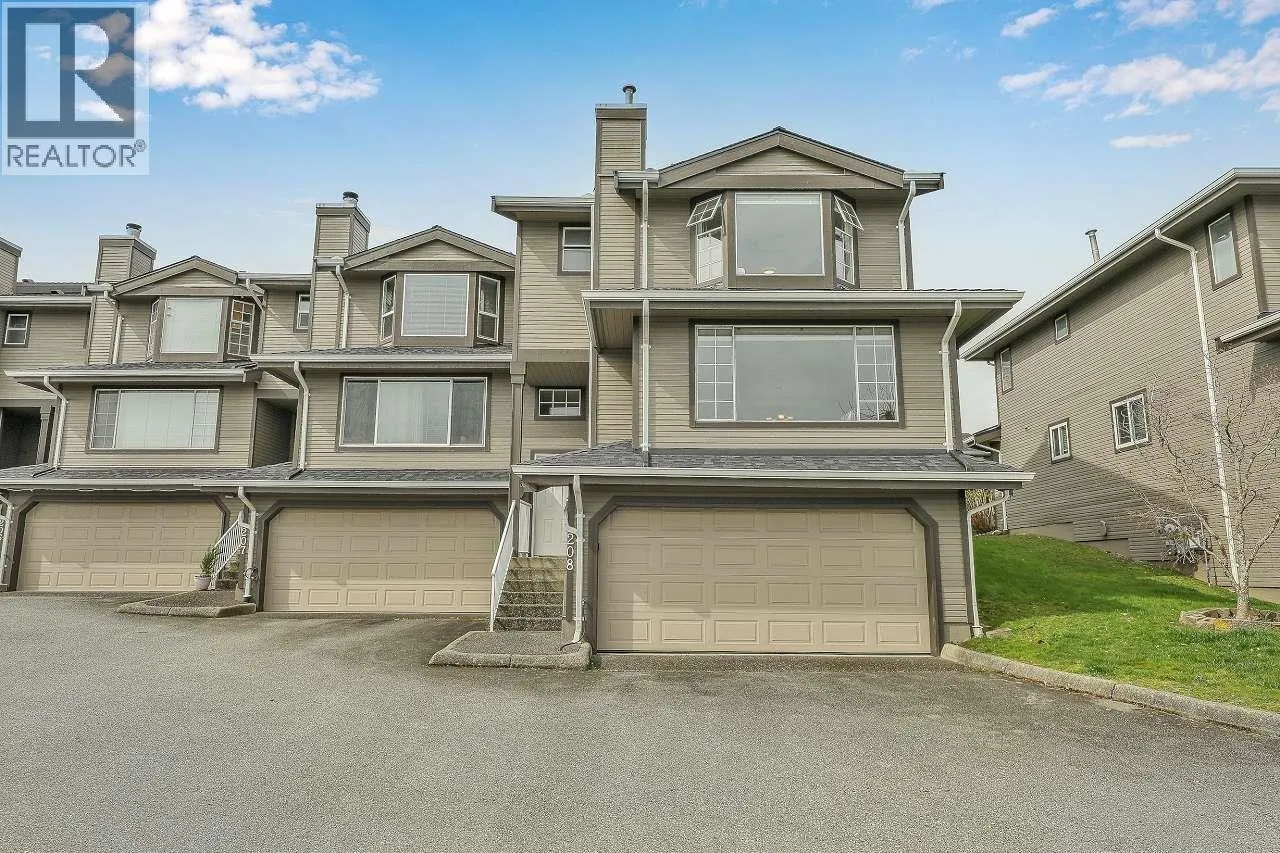 208 1140 CASTLE CRESCENT