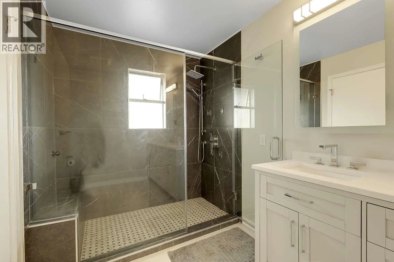 208 1140 CASTLE CRESCENT