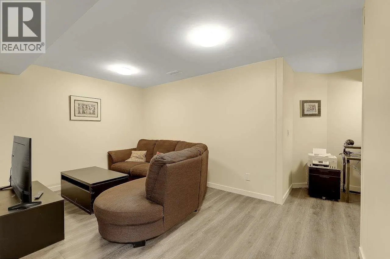 208 1140 CASTLE CRESCENT