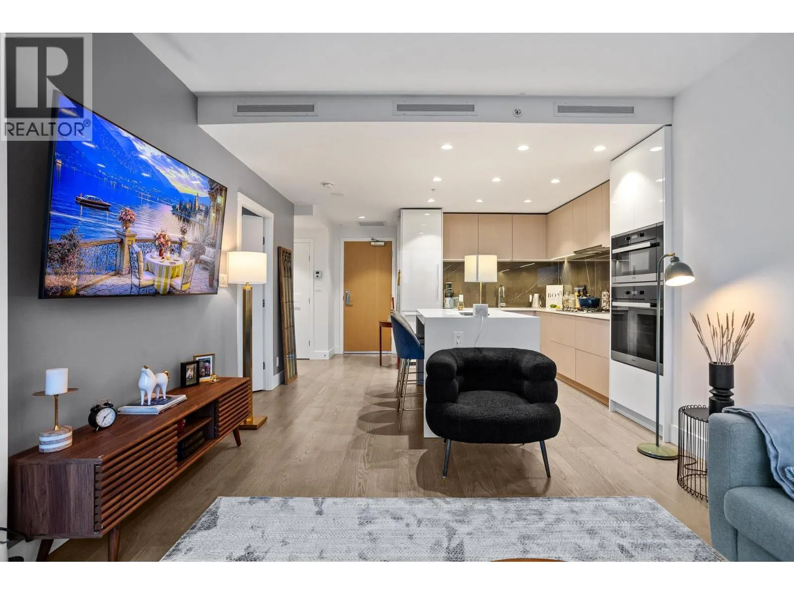 805 1632 LIONS GATE LANE