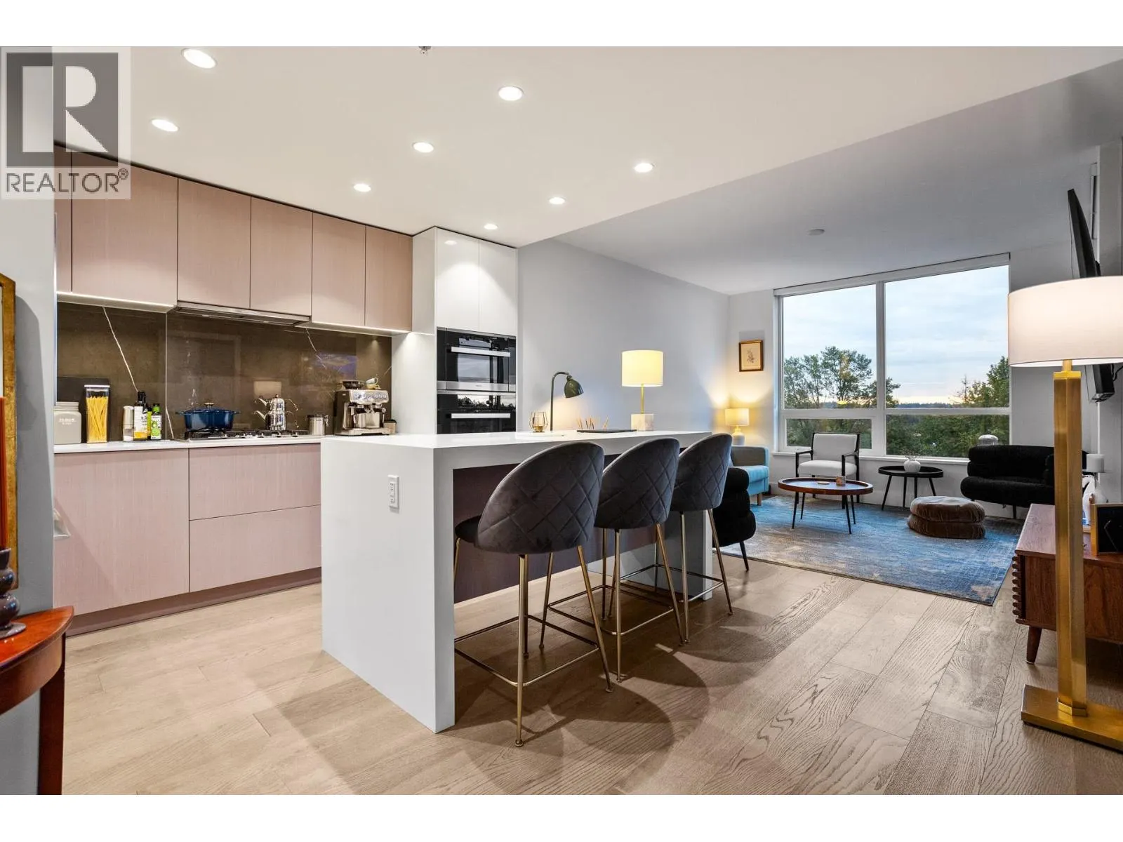 805 1632 LIONS GATE LANE