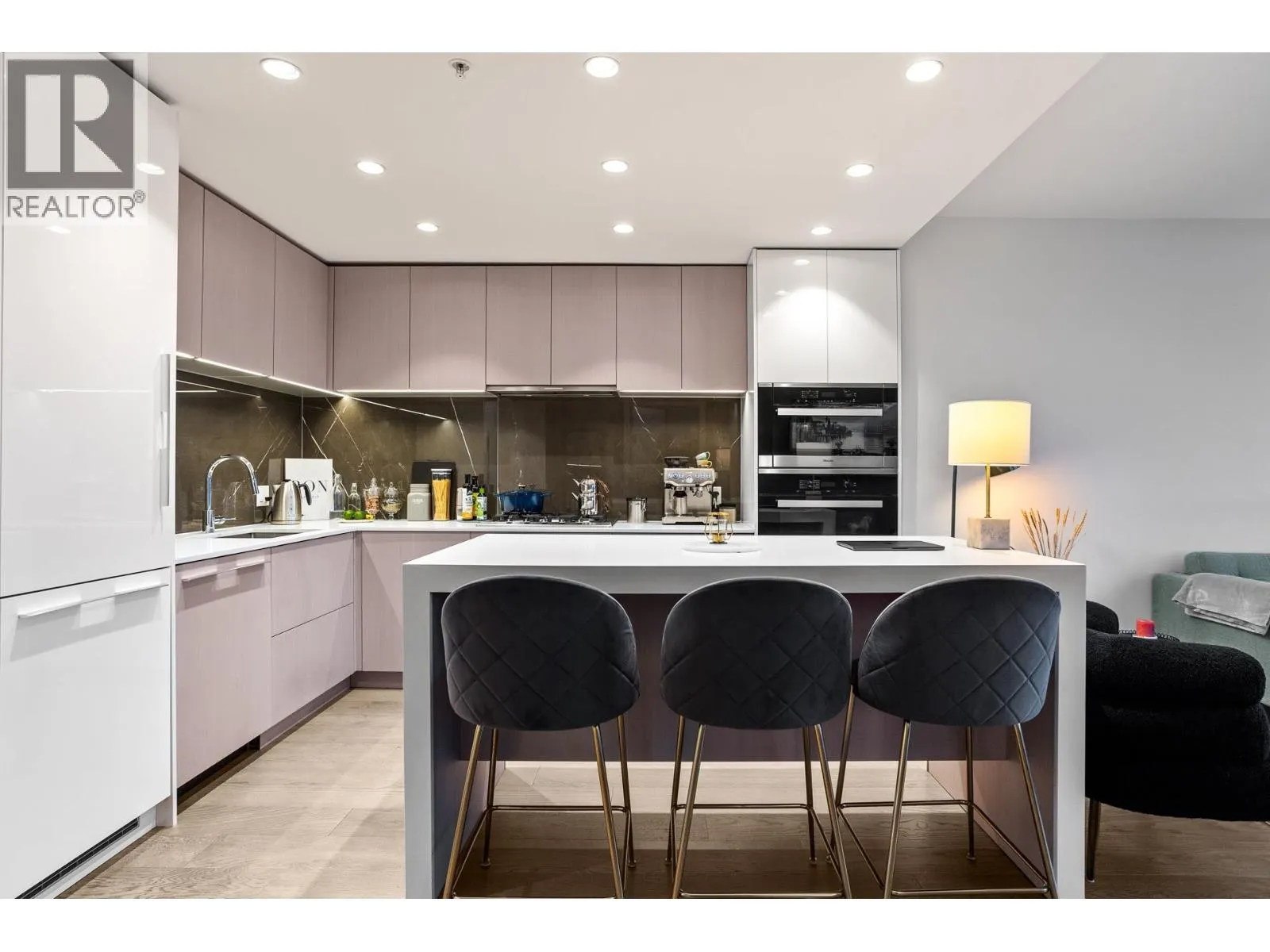 805 1632 LIONS GATE LANE