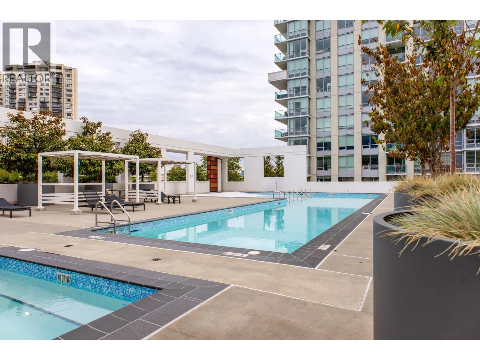805 1632 LIONS GATE LANE