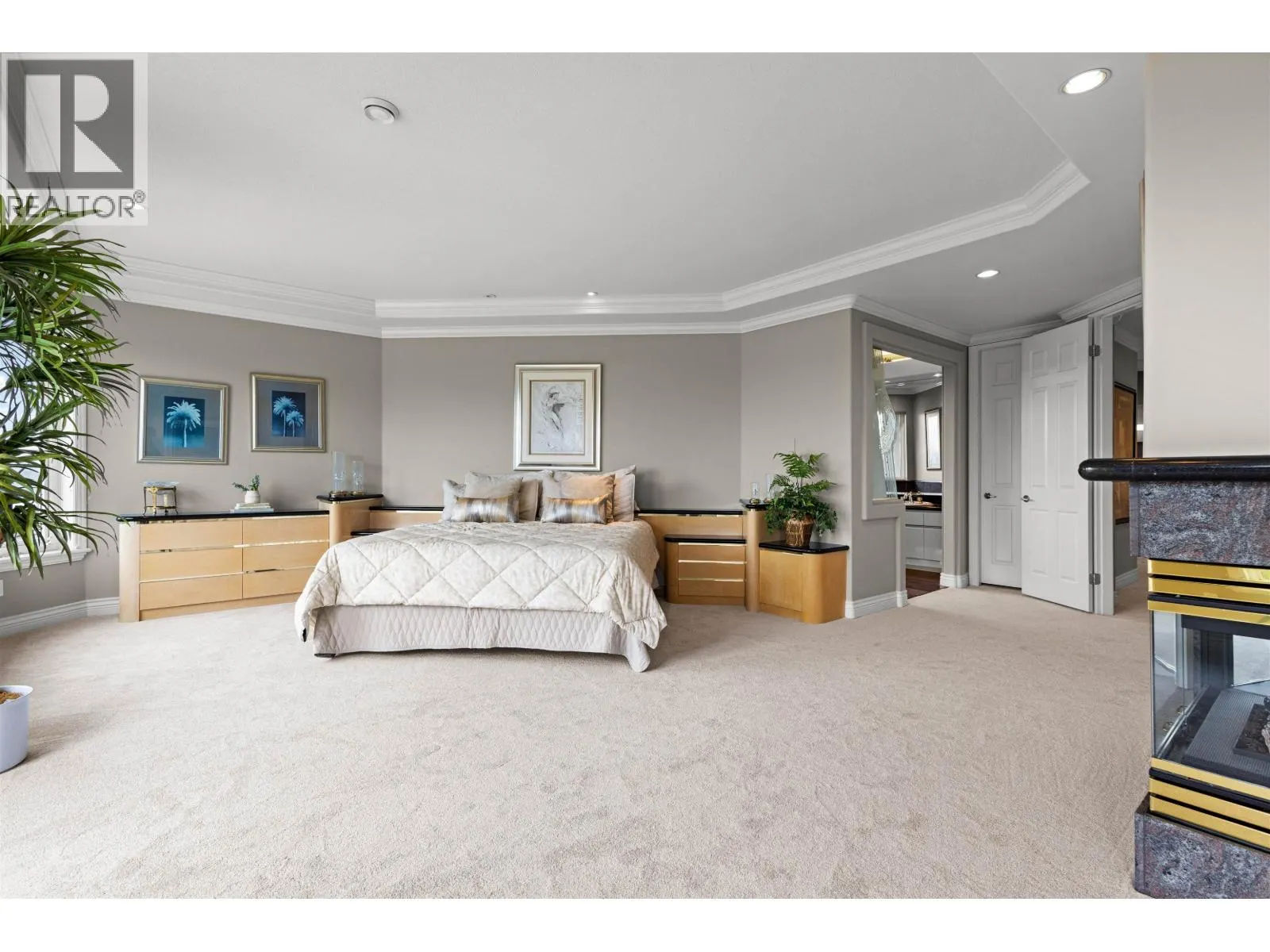 2556 PALISADE CRESCENT
