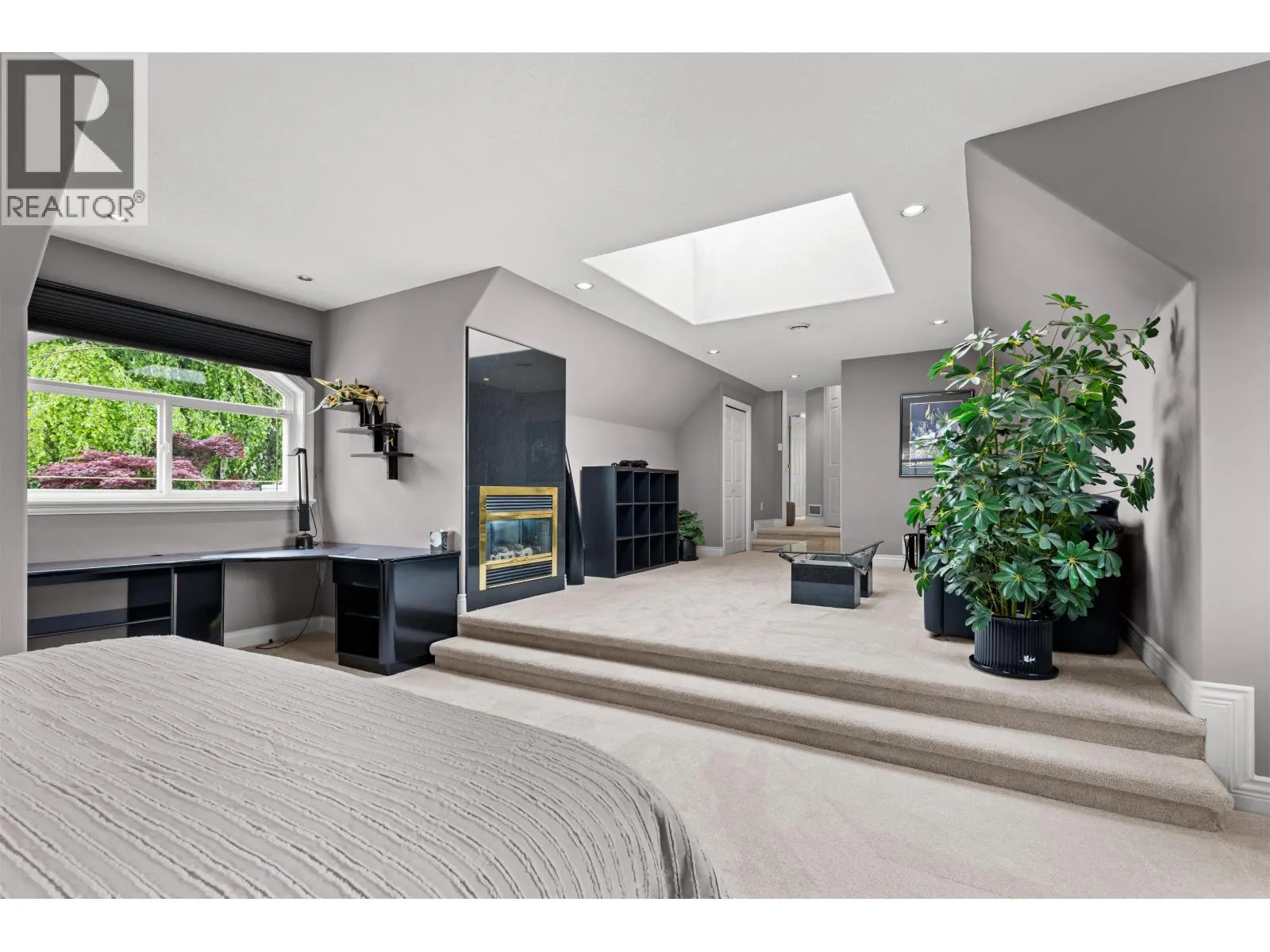 2556 PALISADE CRESCENT