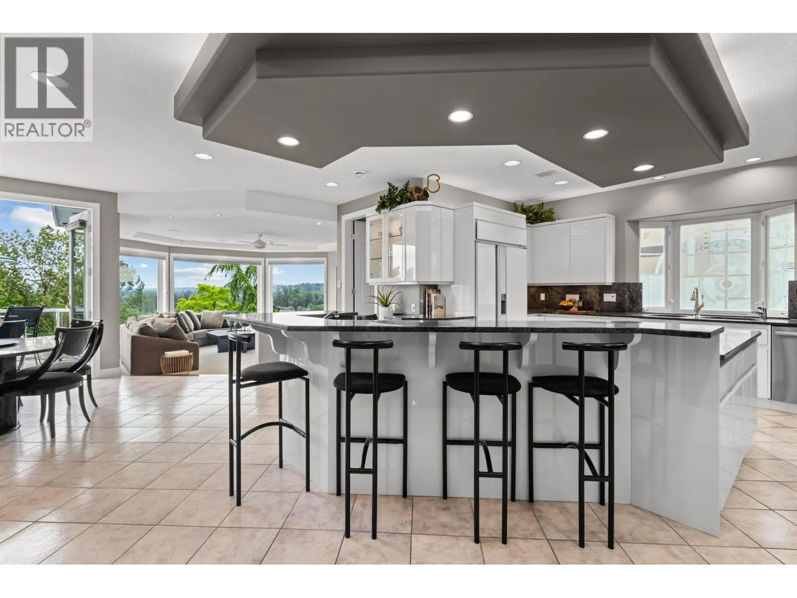 2556 PALISADE CRESCENT