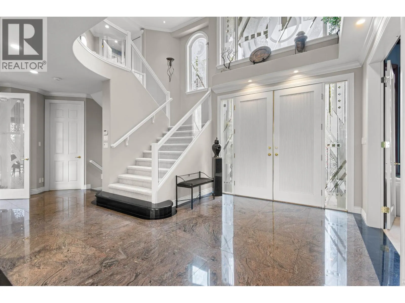 2556 PALISADE CRESCENT