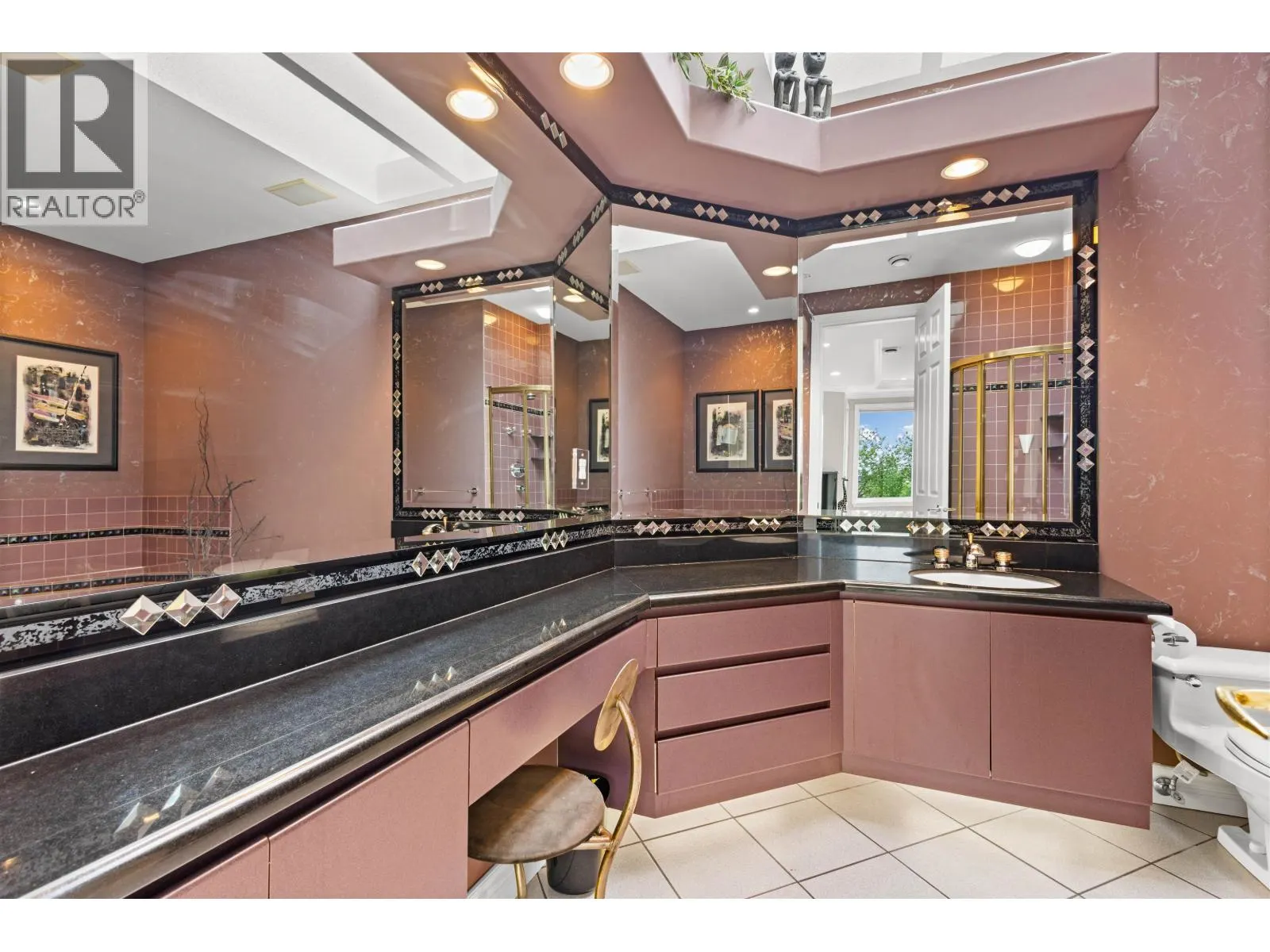 2556 PALISADE CRESCENT
