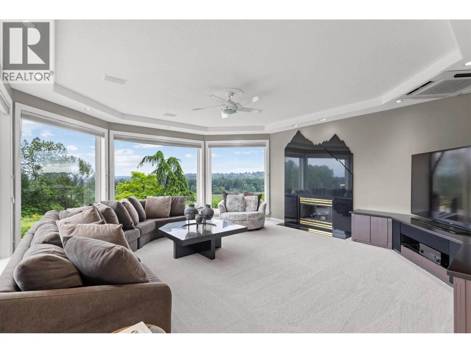 2556 PALISADE CRESCENT
