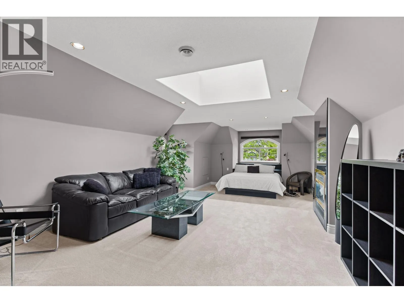 2556 PALISADE CRESCENT