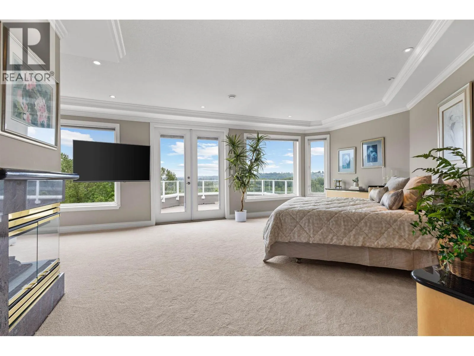 2556 PALISADE CRESCENT