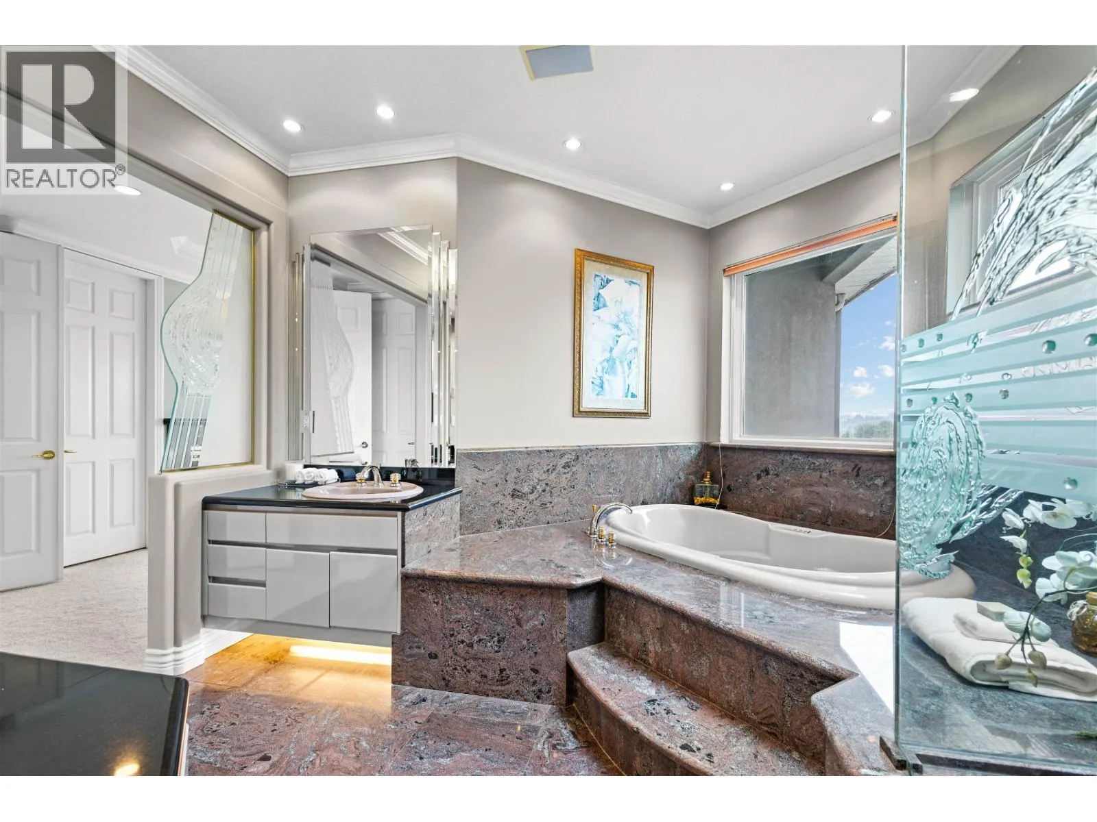 2556 PALISADE CRESCENT