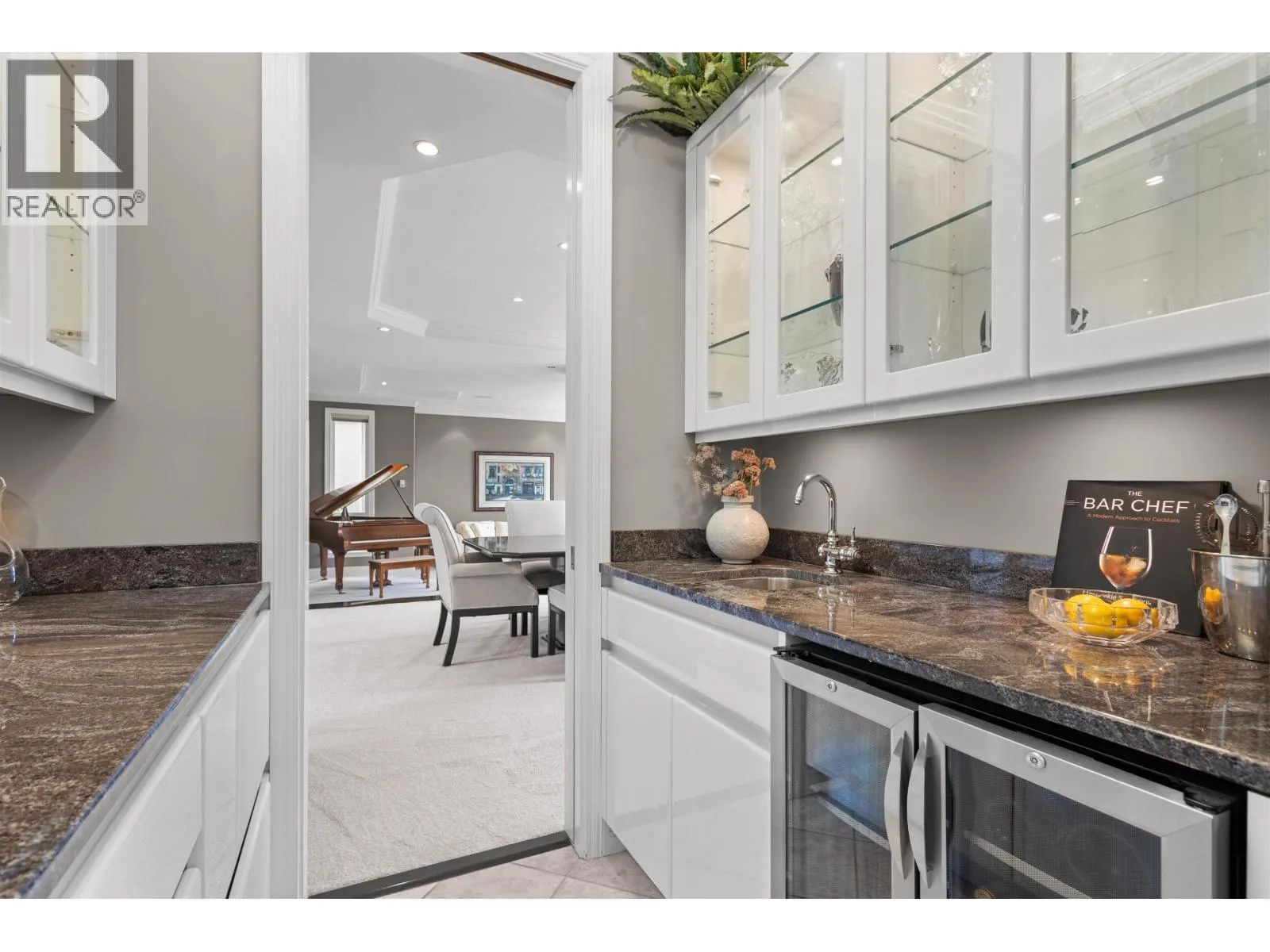 2556 PALISADE CRESCENT
