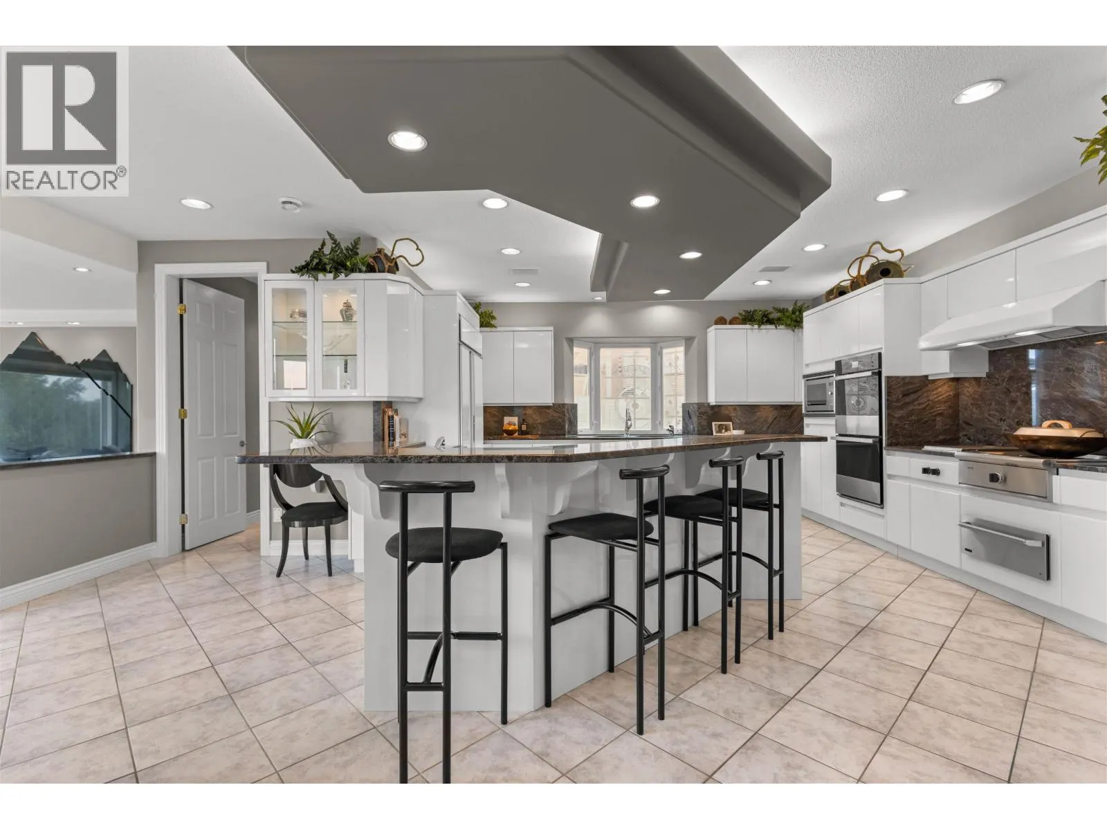 2556 PALISADE CRESCENT