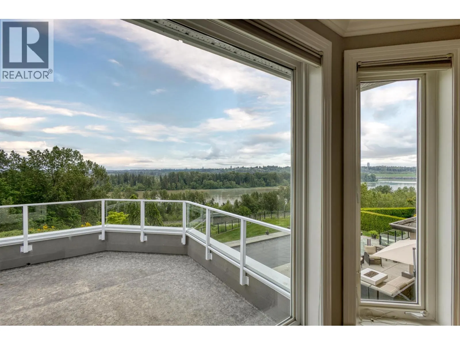 2556 PALISADE CRESCENT