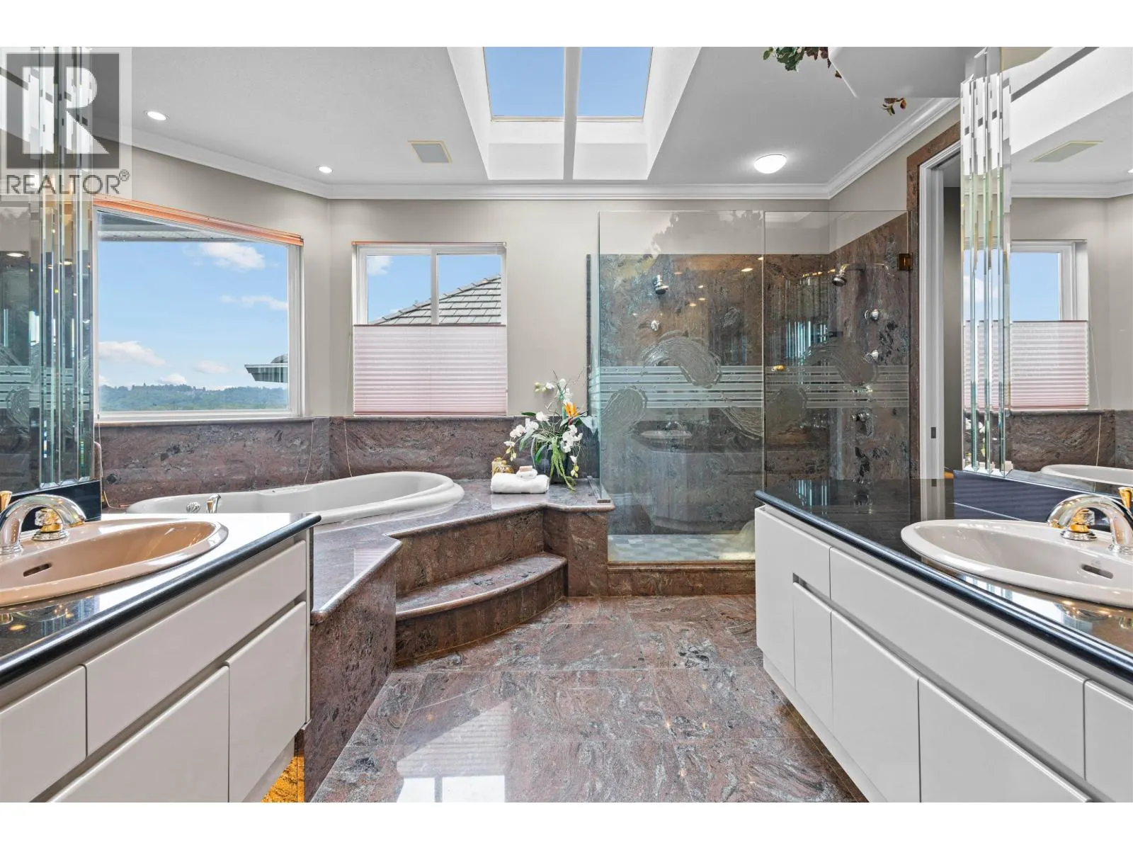 2556 PALISADE CRESCENT