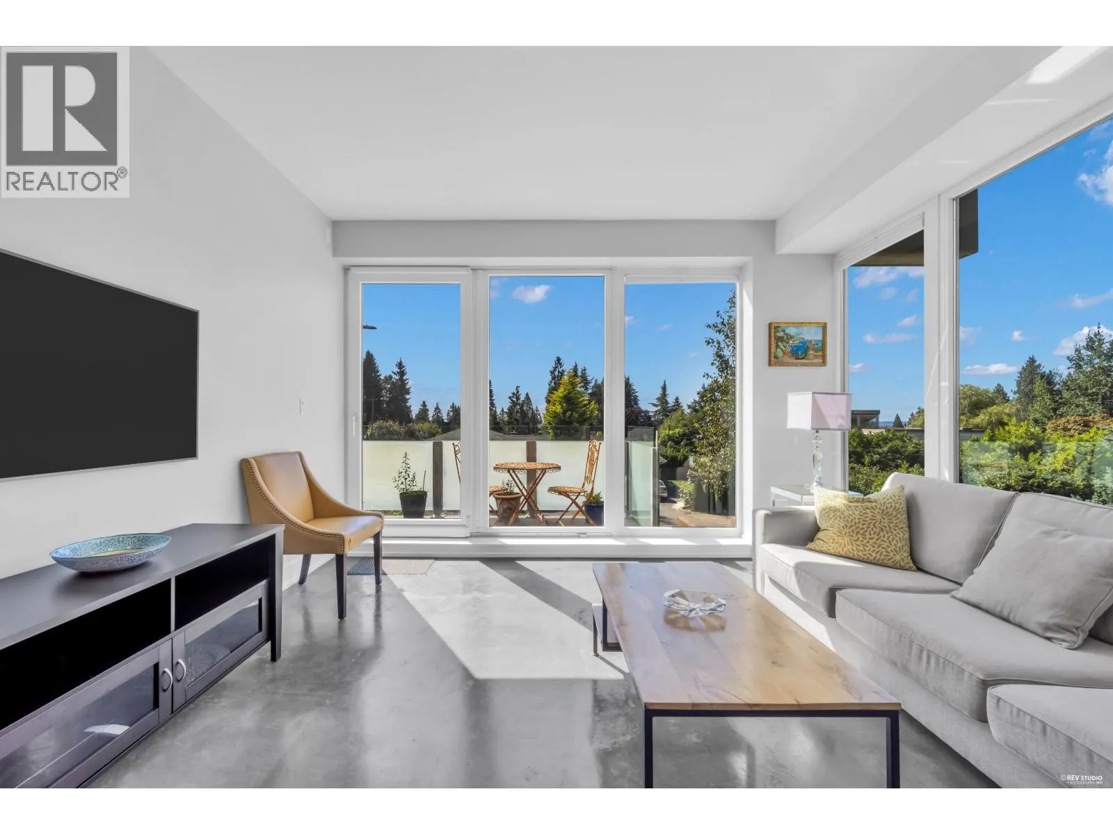201 650 EVERGREEN PLACE