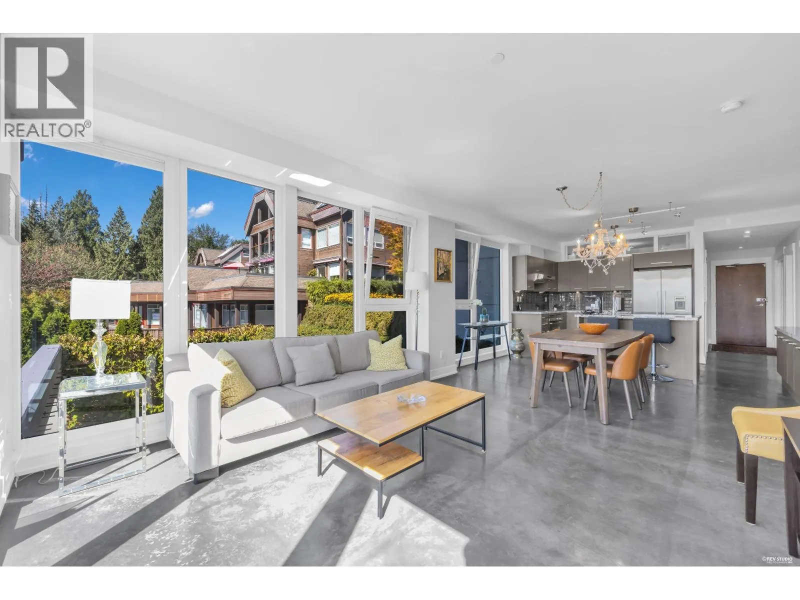 201 650 EVERGREEN PLACE