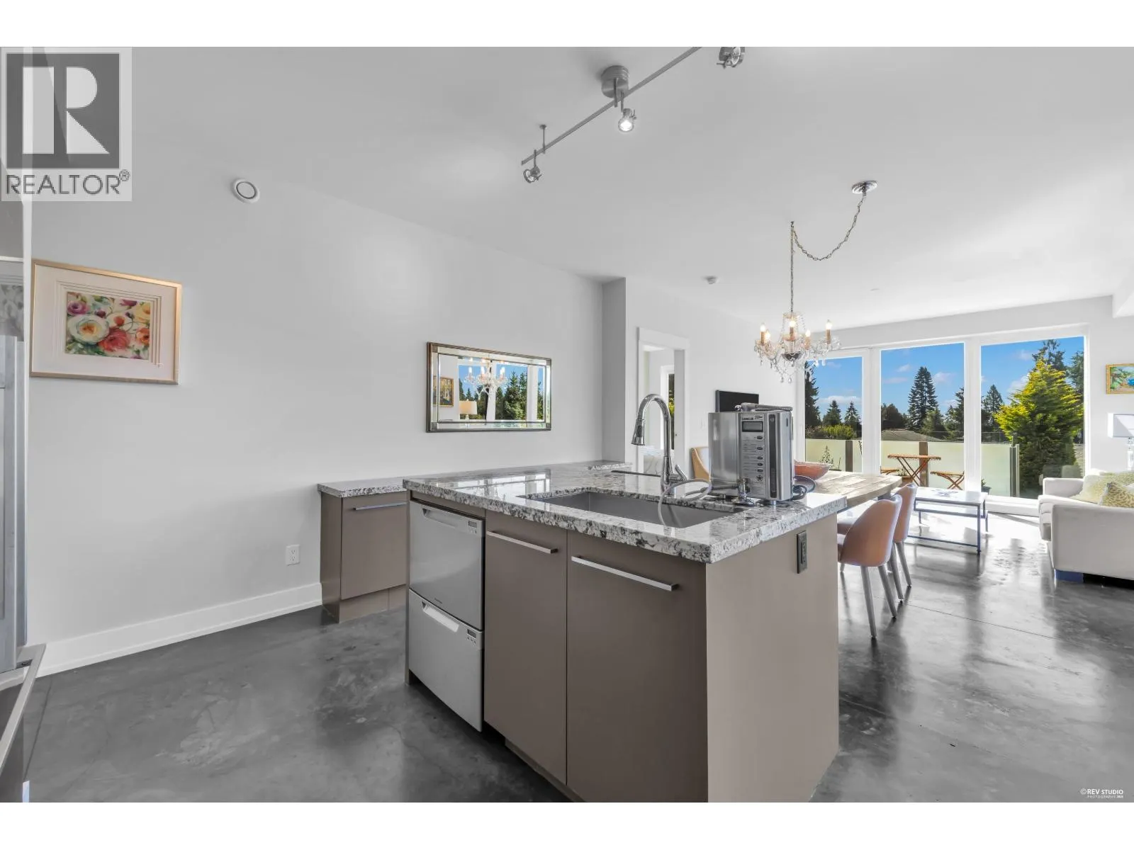 201 650 EVERGREEN PLACE