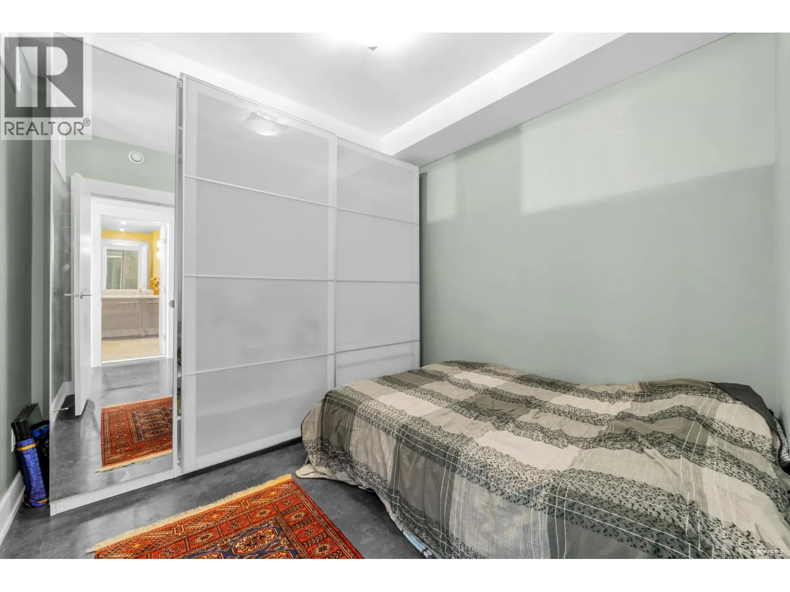 201 650 EVERGREEN PLACE