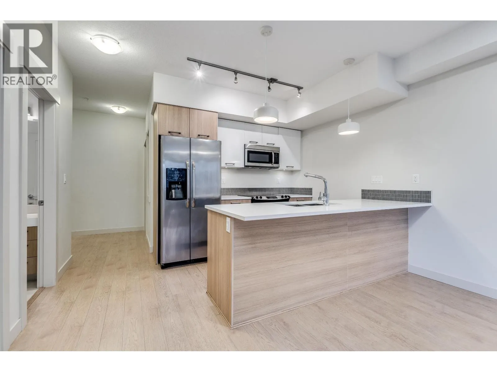 201 2214 KELLY AVENUE