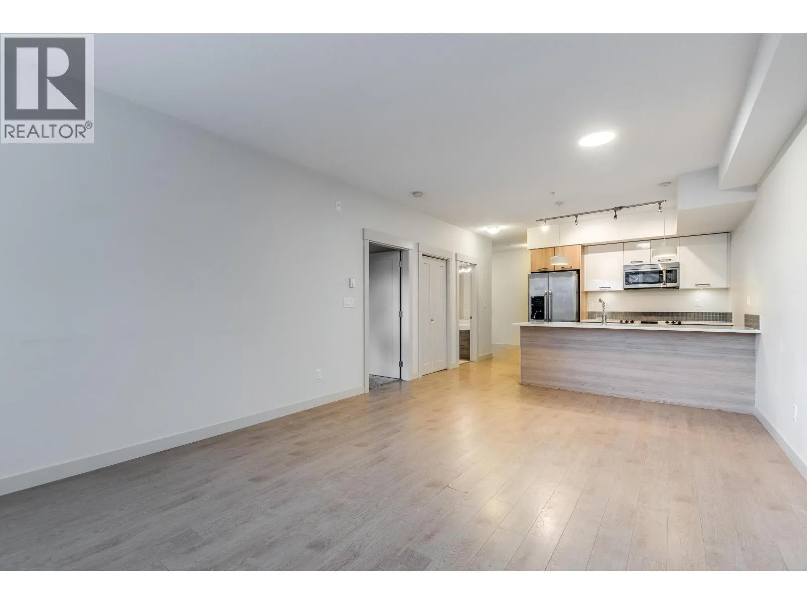 201 2214 KELLY AVENUE