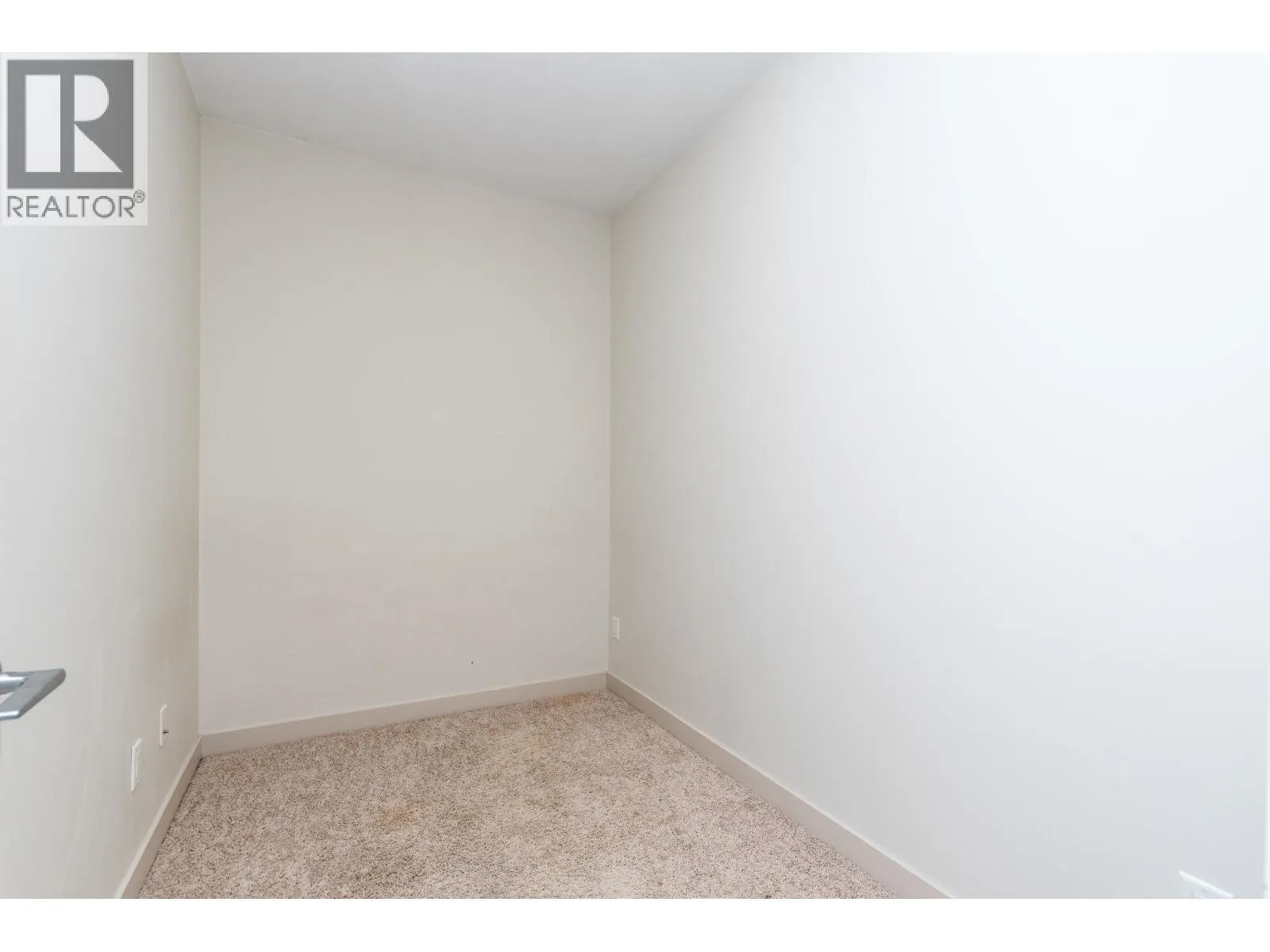 201 2214 KELLY AVENUE