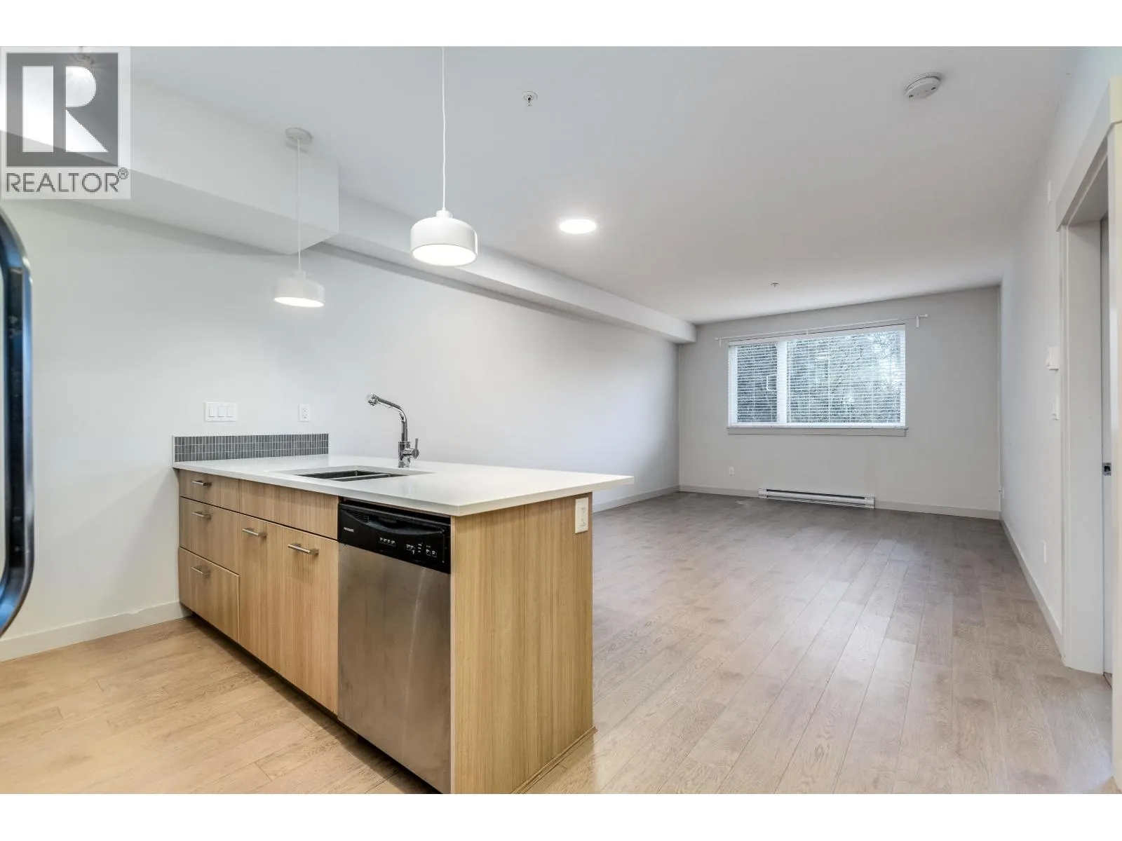 201 2214 KELLY AVENUE