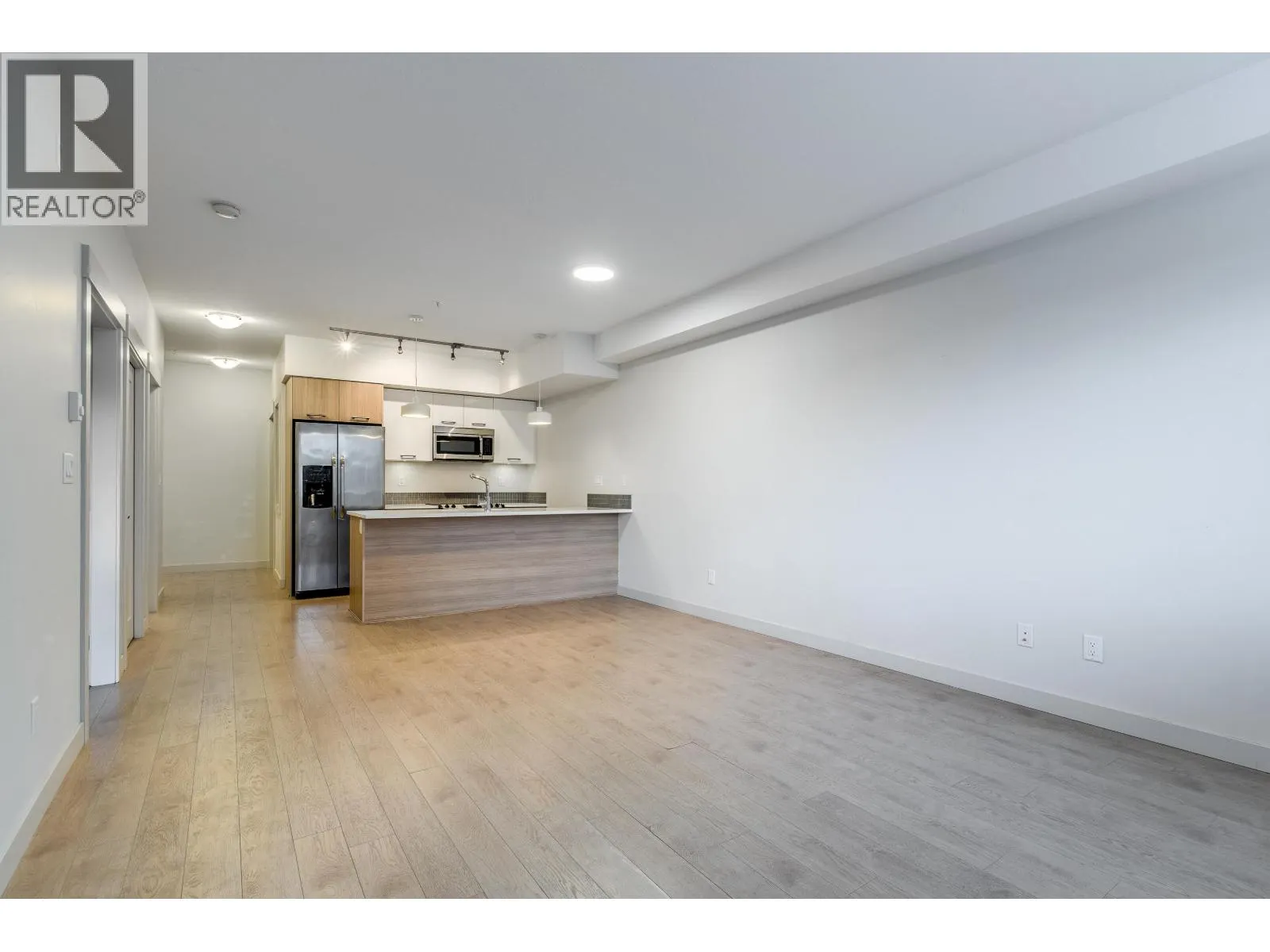 201 2214 KELLY AVENUE