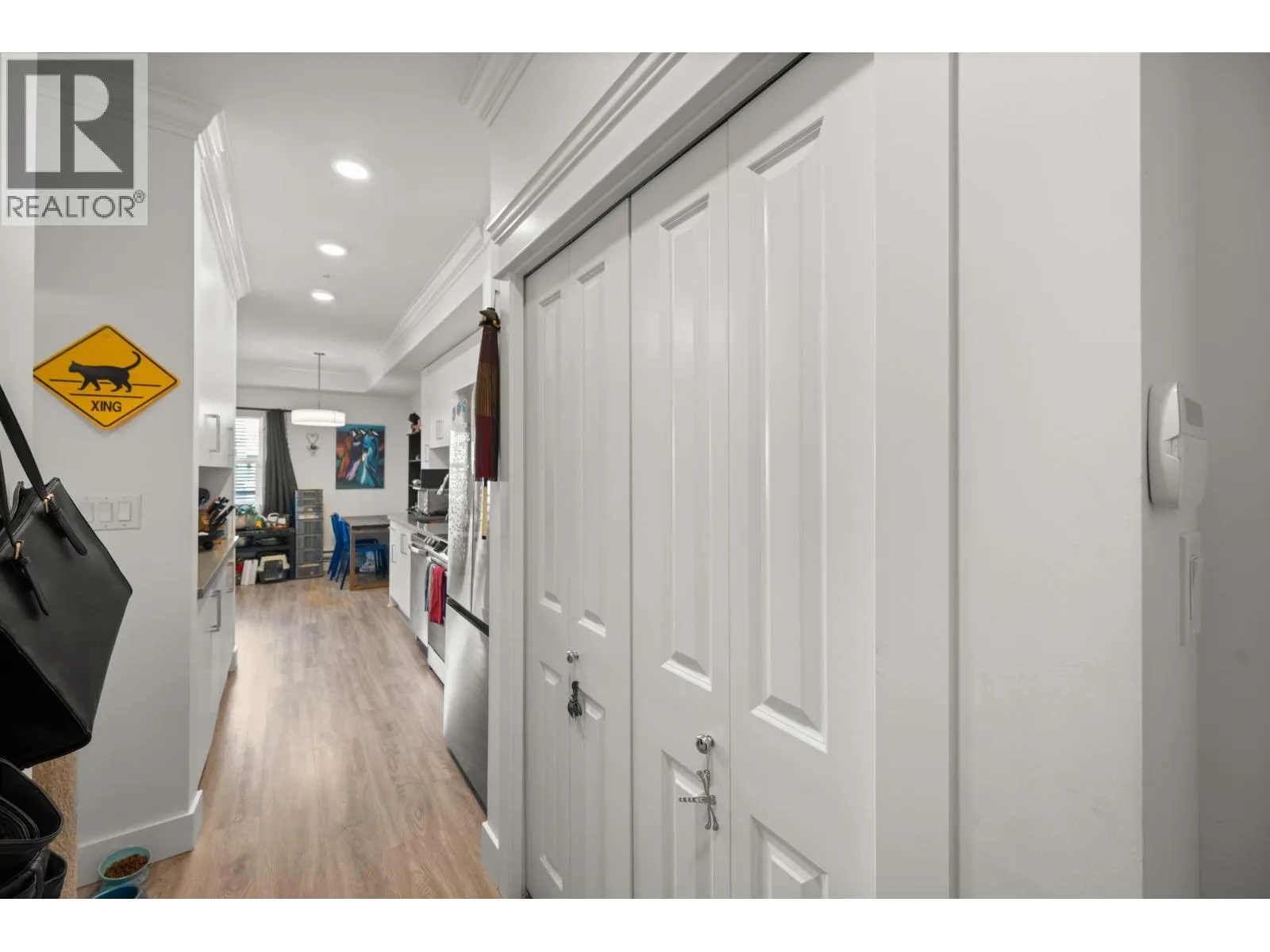 206 2389 HAWTHORNE AVENUE
