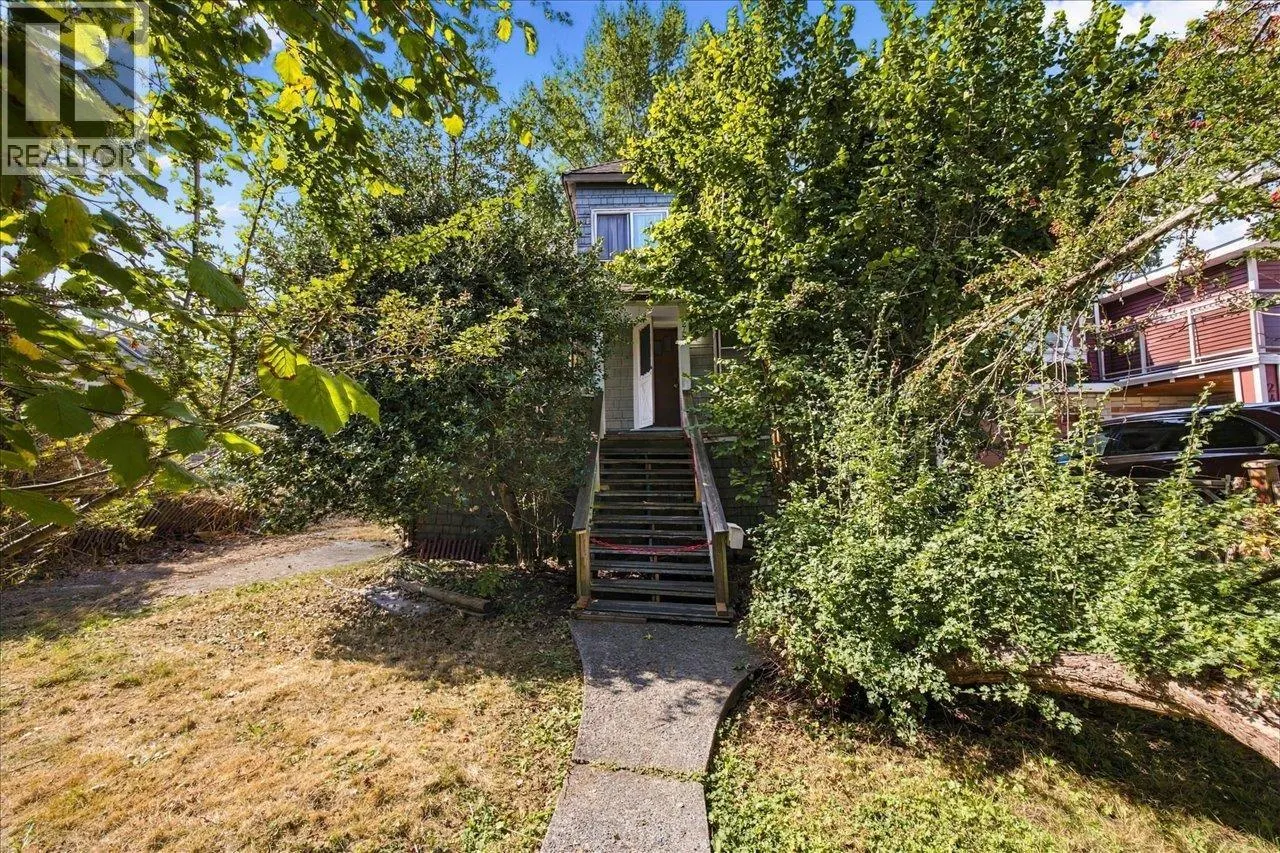 242 N BOYNE STREET