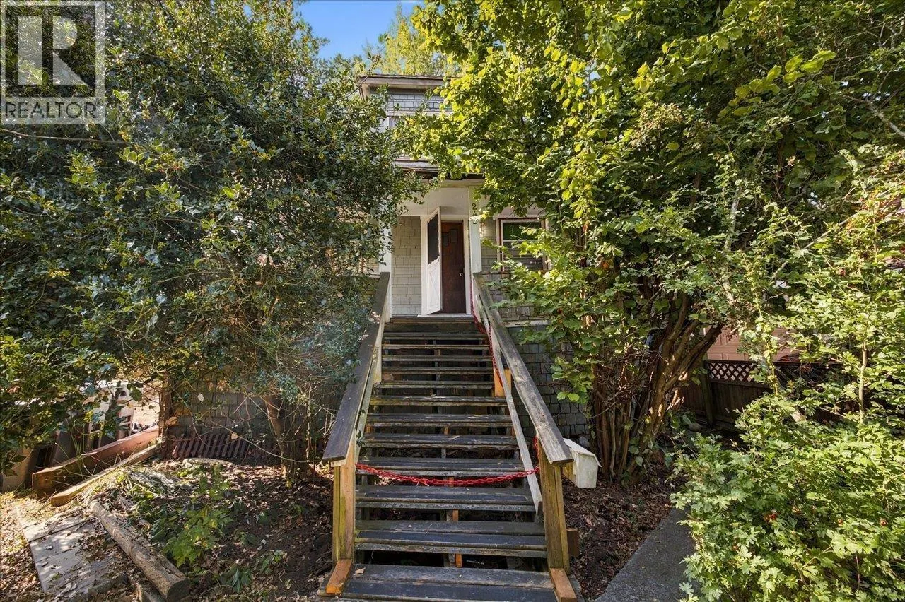 242 N BOYNE STREET