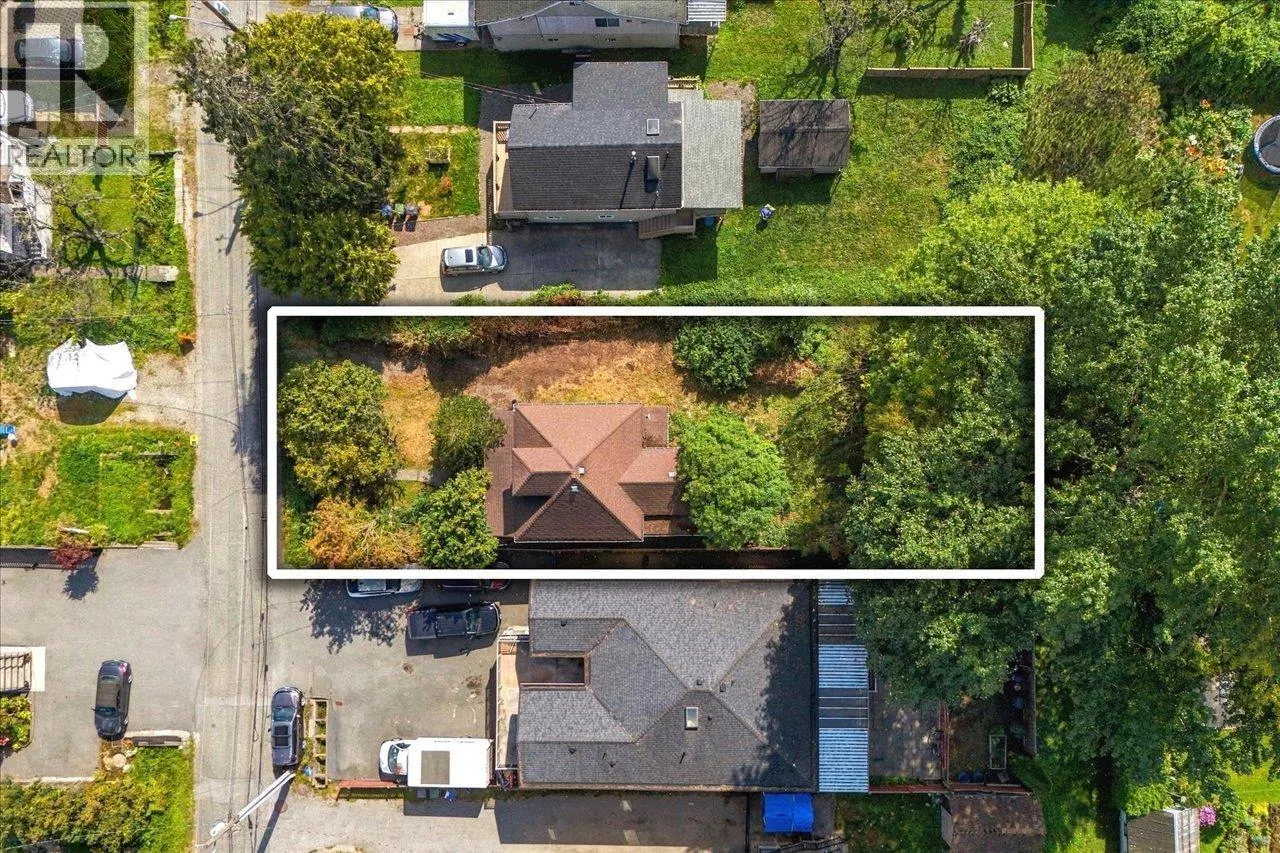 242 N BOYNE STREET