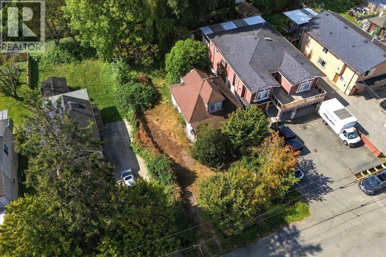 242 N BOYNE STREET