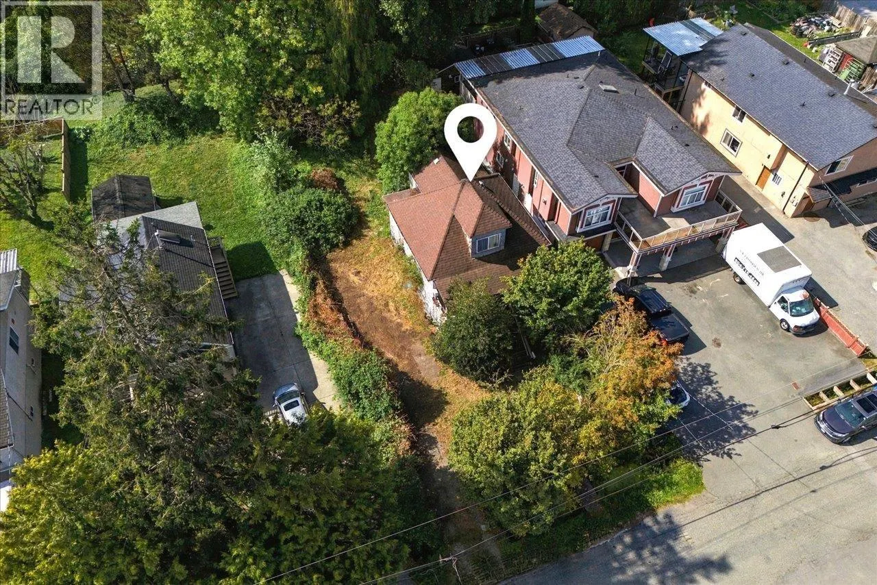 242 N BOYNE STREET