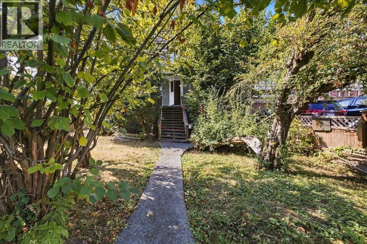 242 N BOYNE STREET