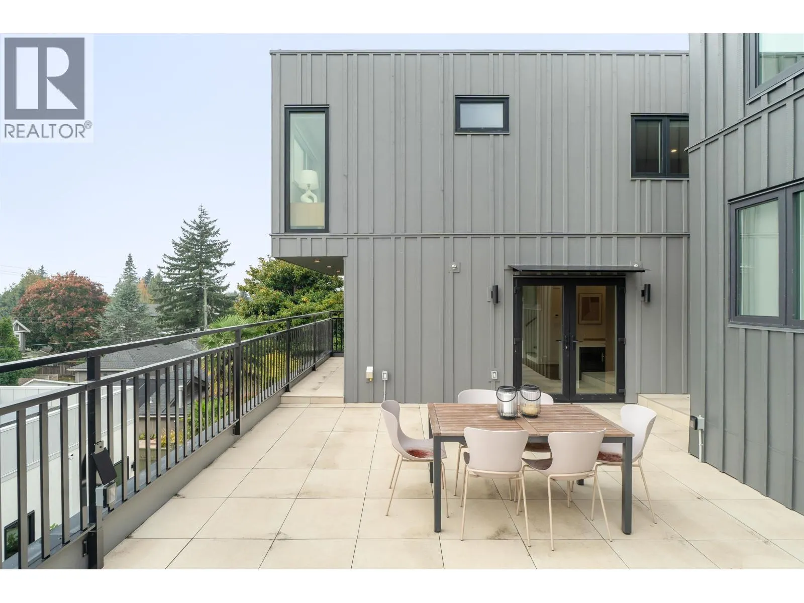 3 950 W 57TH AVENUE