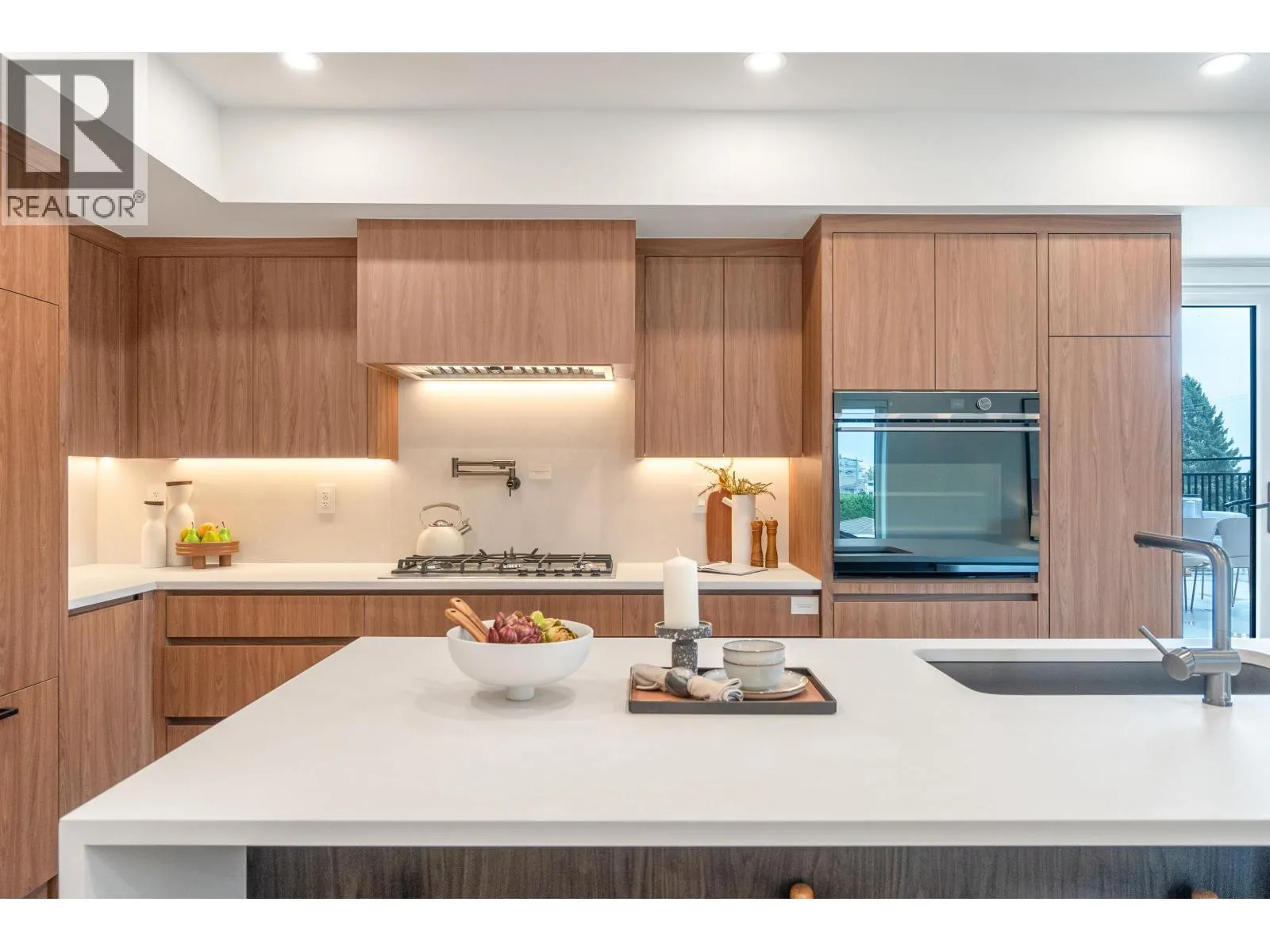 3 950 W 57TH AVENUE