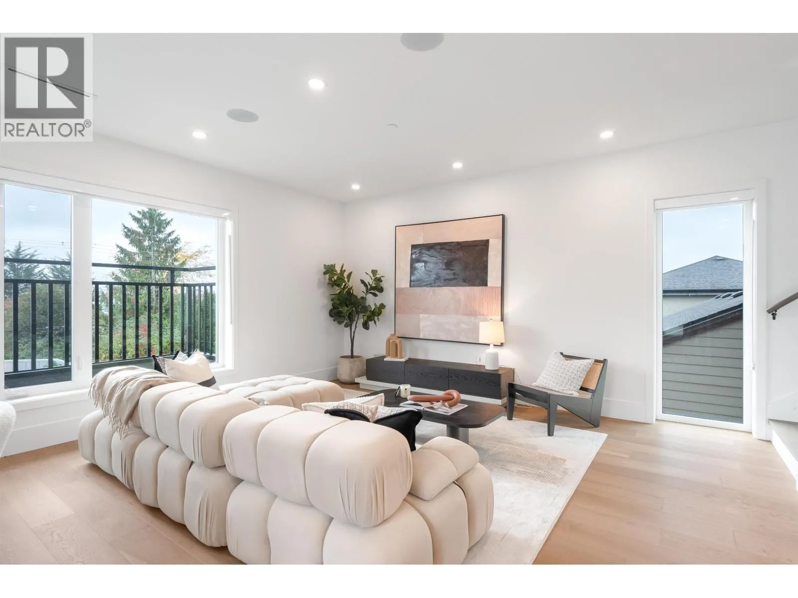 3 950 W 57TH AVENUE