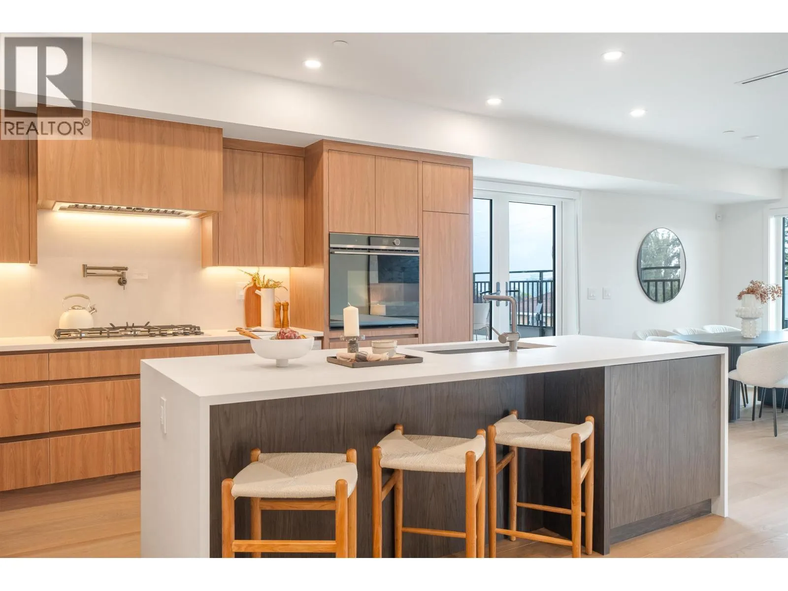 3 950 W 57TH AVENUE