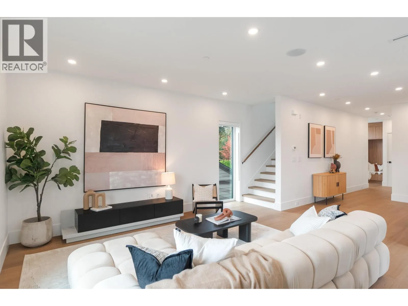 3 950 W 57TH AVENUE