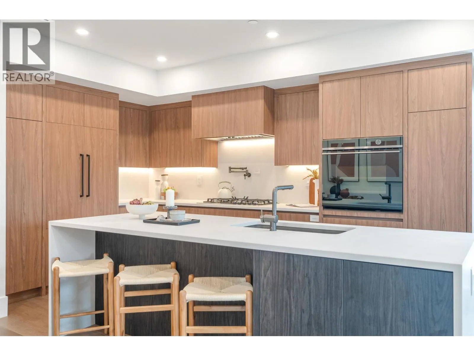 3 950 W 57TH AVENUE