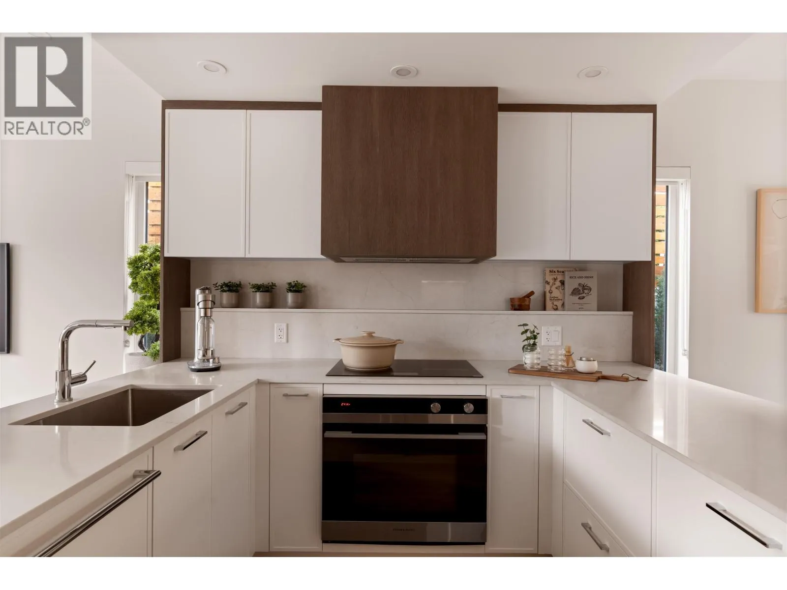 386 W 45TH AVENUE